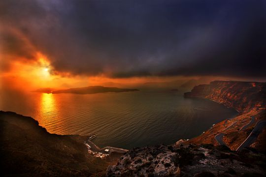 Experience Santorini on the edge